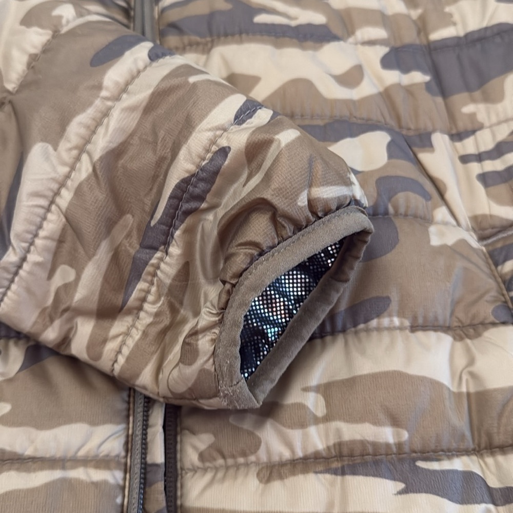 EXCELLENT CONDITION COLUMBIA WINTER JACKET - Picture 4 of 11